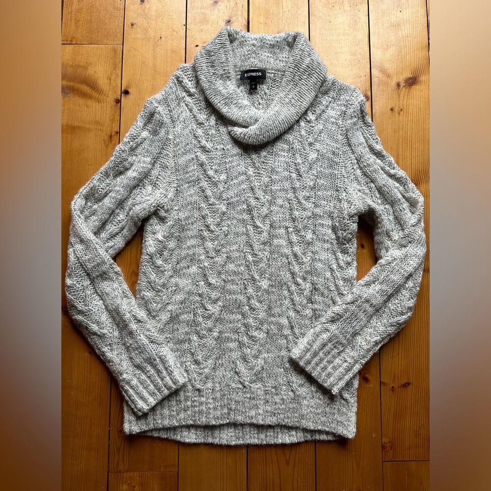 Men’s express sweater size small